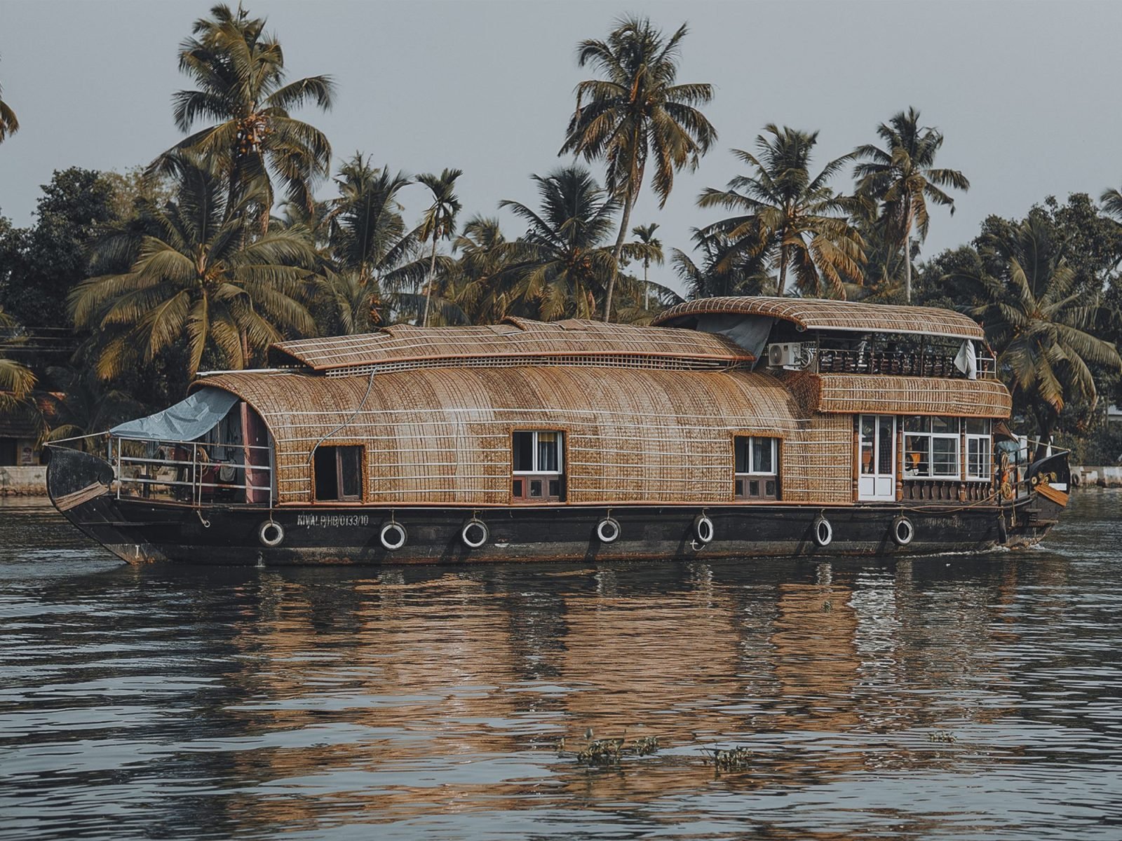 Luxury Houseboat Retreats